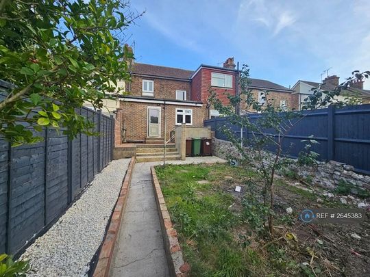 4 bedroom terraced house to rent - Photo 1