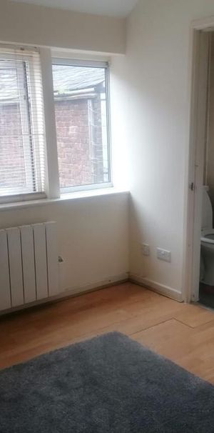 Studio to rent - Photo 1