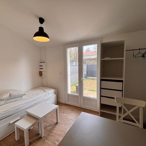 Location Appartement 1 pièce 15m² LES SABLES D’OLONNE 85340 - Photo 1