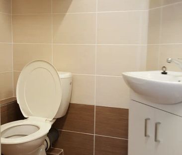 Pronájem bytu 1+kk s balkónem a parkovacím stáním - Photo 5