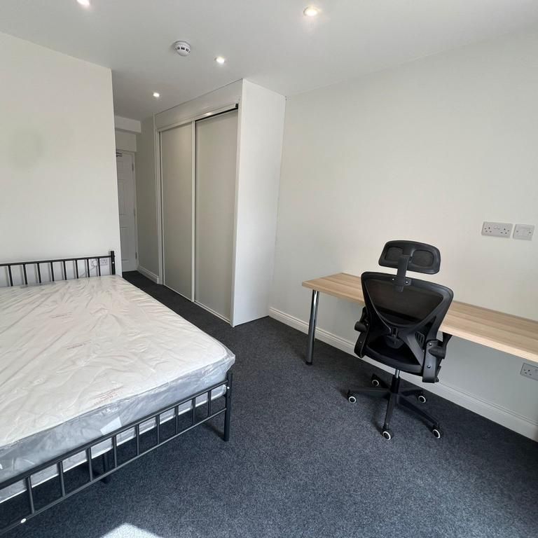 1 bedroom in a house share to rent - Photo 1