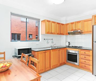 Dual level top floor apartment - East aspect - Photo 4