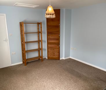 1 bedroom One Bedroom Ground Floor Flat to rent - Photo 6