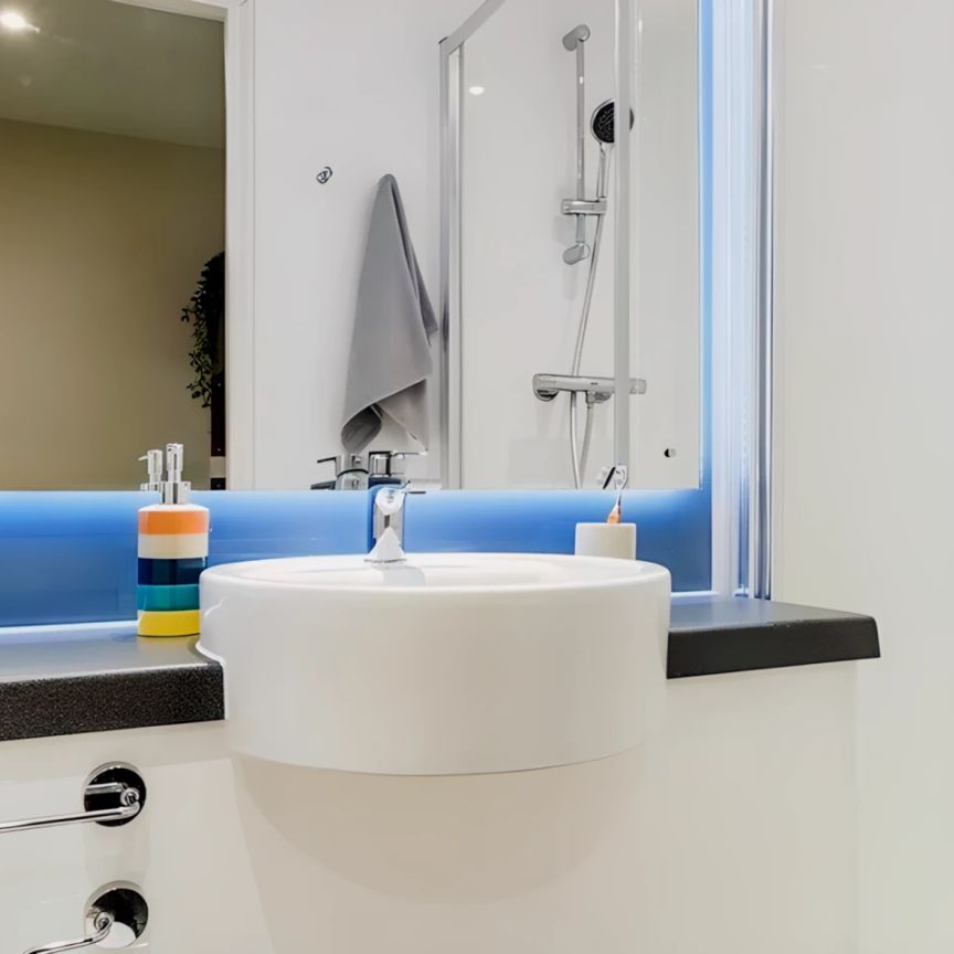 Studio bronze (new style) - Photo 1