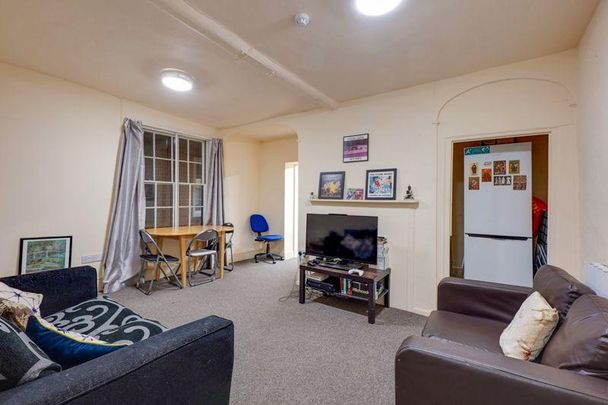 1 bedroom in a house share to rent - Photo 1