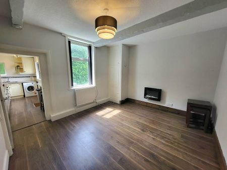 2 bedroom terraced house to rent - Photo 3