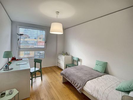 SPACIOUS 4.5-ROOM APARTMENT NEAR ALL AMENITIES - Photo 2