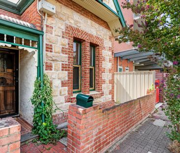 CHARACTER MAISONETTE JUST OFF HUTT STREET! - Photo 4