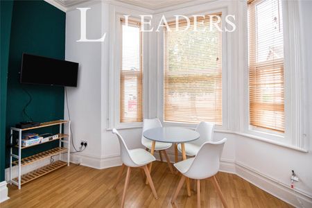 2 bedroom apartment to rent Westby Road, Bournemouth, BH5 - Photo 3