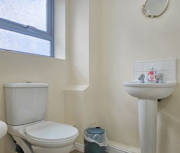 Room in a Shared House, Ashton Old Road, M11 - Photo 1