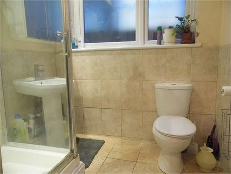 6 bedroom semi-detached house to rent - Photo 2