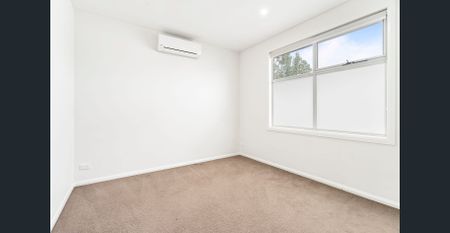 Stylish 3 Bedroom Home - Photo 4