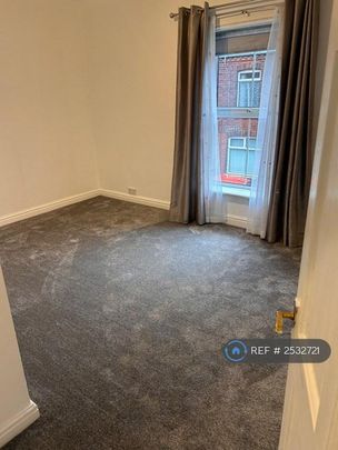 3 bedroom end of terrace house to rent - Photo 1