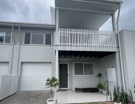 Stylish Townhouse Living in Tide Residences - Photo 1