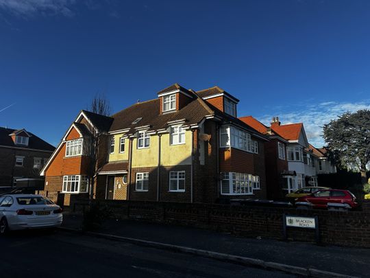 Pinecliffe Avenue, Southbourne - Photo 1