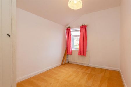 3 bed House - Mid Terrace To Let - Photo 5