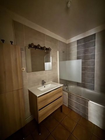 Location Appartement 2 pièces 43m² NIMES 30000 - Photo 4