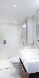 A bright furnished studio apartment overlooking the beautiful Lennox Gardens. - Photo 3