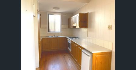 5 Bernard Street, Spotswood - Charming 2 Bed House with Parking - Photo 3