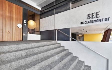 Fully furnished move-in ready - Photo 2