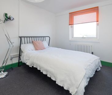 3 Bed Flat, Harold House, E2 - Photo 1