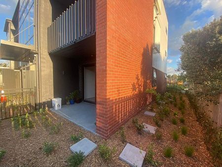 Sunny 2-bedroom ground floor apartment - Photo 5