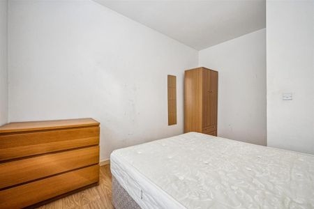 3 bedroom flat to rent - Photo 5