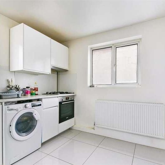 Beechmore Gardens, Cheam, Sutton, SM3 - Photo 1