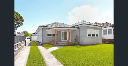 Beautifully Renovated Family Home in Prime Carlton Location. - Photo 2