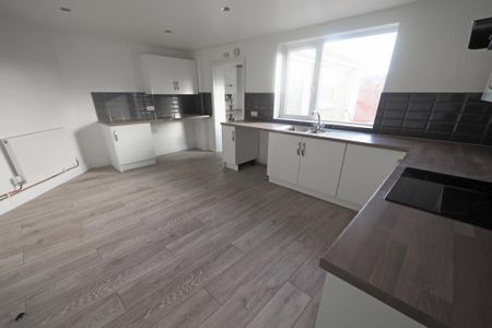 3 bedroom terraced house to rent - Photo 4