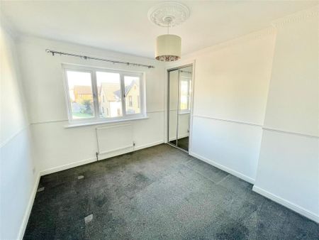 4 bedroom detached house to rent - Photo 3