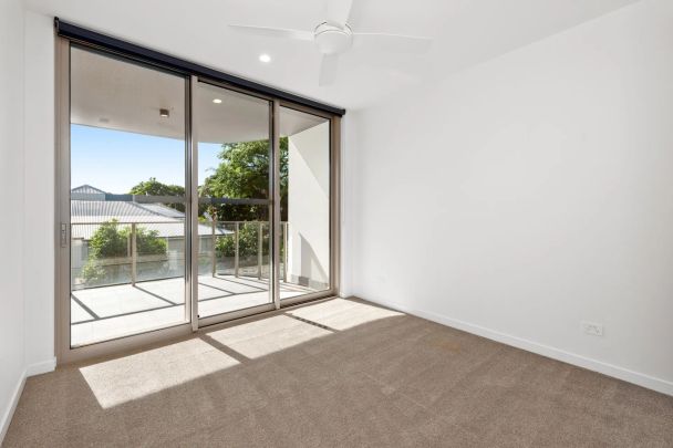 Stylish 3-Bedroom Apartment with Panoramic City Views at The Sinclair, East Brisbane - Photo 1