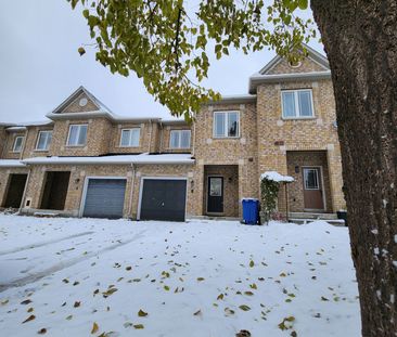 For Lease - 8 Bilbrough Street, Aurora, Ontario - Photo 2