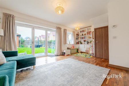 3 bedroom detached house to rent - Photo 2