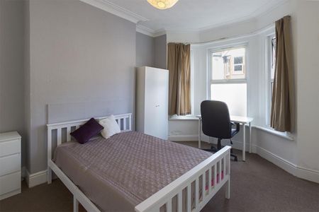 4 bedroom House To Let - Photo 4