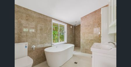 Spacious, Tranquil, Farm Style Family Home - Photo 2