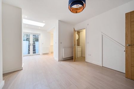 4 bedroom terraced house to rent - Photo 2