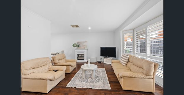 ✨ Home Sweet Home — with Room for Everyone! ✨ - Photo 1