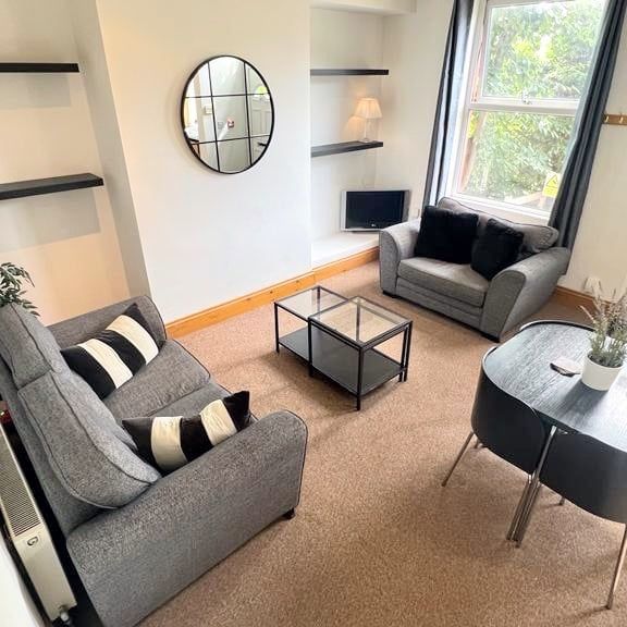 4 Bed Terraced House, Argie Road, LS4 - Photo 1