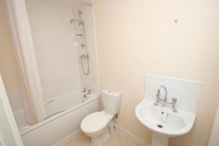 3 bedroom end of terrace house to rent - Photo 5