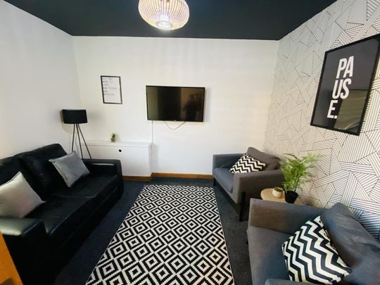 4 bedroom terraced house to rent - Photo 1