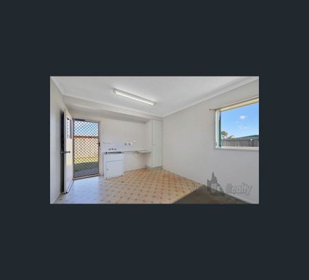 24A Dunn Road, Avenell Heights, Qld 4670 - Photo 5