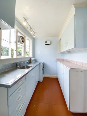 Welcome home to 5 Tarawera Road. - Photo 1