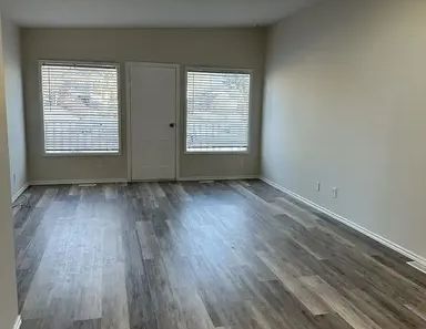 RENOVATED INNER CITY 3 BEDROOM MAIN FLOOR with view of DOWNTOWN!! | 1123 Ninga RD, Calgary - Photo 1