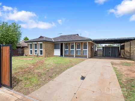 4 BEDROOM FAMILY HOME - Photo 4