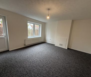 3 bedroom end of terrace house to rent - Photo 2