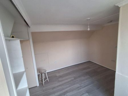 4 bedroom semi-detached house to rent - Photo 2