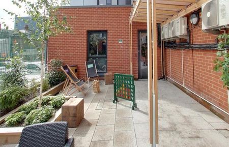 1 bedroom in a flat share to rent - Photo 4