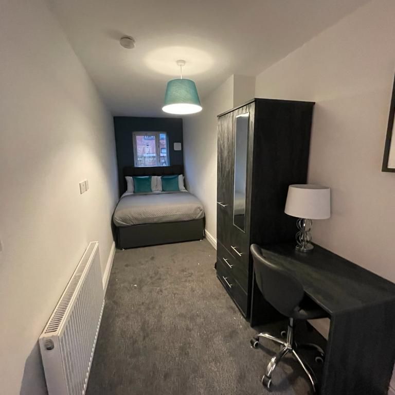 Silverdale Road, Bolton - Photo 1