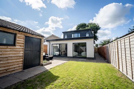 4 bedroom detached house to rent - Photo 3